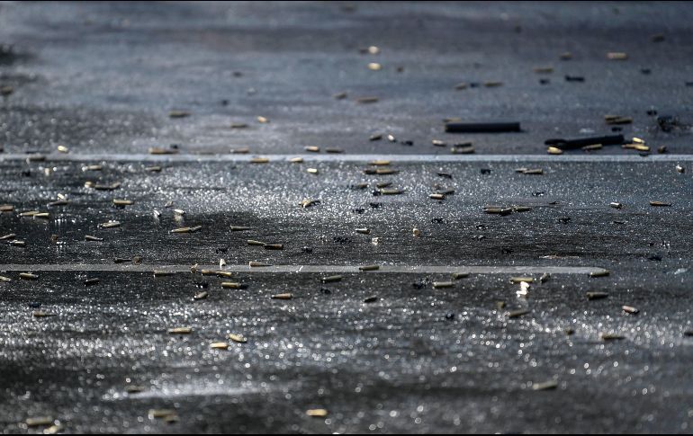 Dos hombres y una mujer resultaron lesionados, por lo que fueron trasladados a hospitales. AP/ARCHIVO