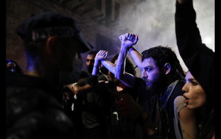 El enojo popular creció en los últimos días, en sintonía contra las nuevas restricciones impuestas ante el resurgimiento de la epidemia en Israel. EFE/A. Sultan