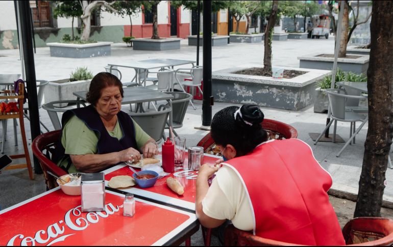 Donatila una señora de 74 años, tiene su restaurante de comida mexicana “La Pasadita”.