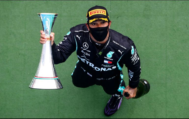 Hamilton, que aspira a un séptimo título mundial en la categoría de pilotos para igualar al mítico Michael Schumacher, dominó con autoridad esta tercera cita de la temporada. AP / M. Thompson