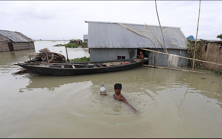 Las lluvias del monzón son esperadas cada año para reponer las reservas de agua, pero también cuestan la vida a cientos de personas. AFP / S. Kanti