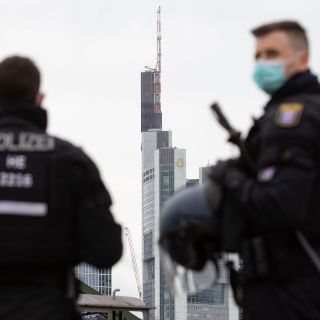 Detienen a decenas de personas en Alemania por "fiesta" coronavirus