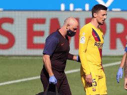 Lenglet se retiró en el minuto 46 de la goleada 5-0 al Alavés. TWITTER/@FCBarcelona_es