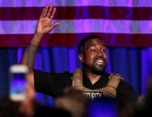 West vistió un chaleco de seguridad durante su primer mitin de su campaña presidencial. REUTERS