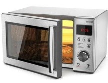 El microondas es uno de los elementos de la cocina que más opiniones encontradas genera. GETTY IMAGES