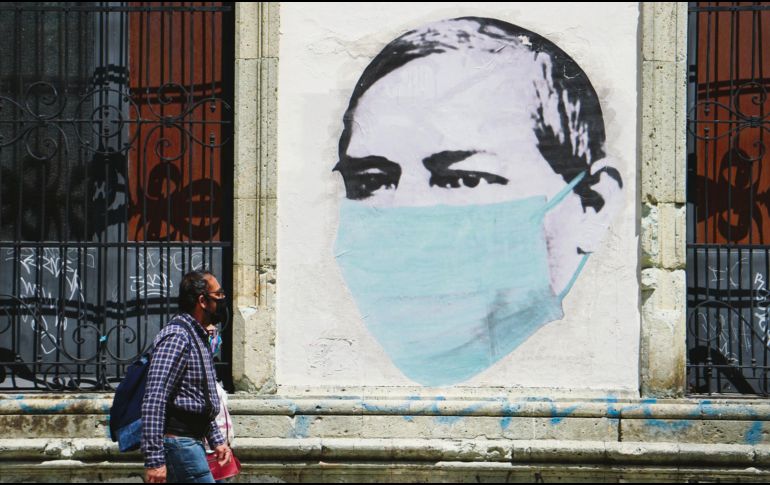 CRISIS. El valor del dólar supera los 22 pesos por unidad y se espera que llegue hasta 24.  EFE