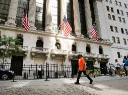 El parqué neoyorquino inicia la sesión en positivo, reaccionando a los resultados que la tecnológica IBM ofreció tras el cierre de ayer. AP/ M. Lennihan