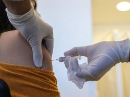 Esta es la segunda vacuna que, estando en la tercera fase del estudio, está siendo testada en Brasil, donde la pandemia ya ha causado más de 80 mil decesos. EFE /