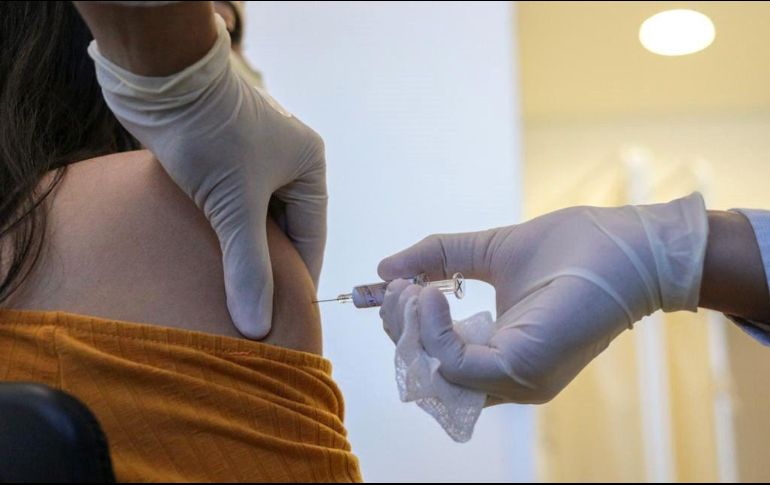 Esta es la segunda vacuna que, estando en la tercera fase del estudio, está siendo testada en Brasil, donde la pandemia ya ha causado más de 80 mil decesos. EFE /