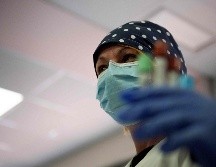 Otros países también están acelerando el desarrollo de una vacuna contra el COVID-19, que ha matado a más de 617 mil personas en todo el mundo. AFP / ARCHIVO