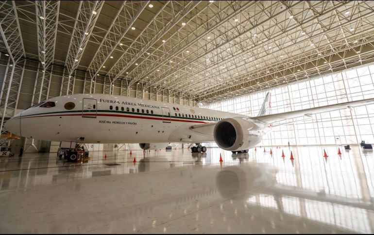 El próximo lunes, la reunión del gabinete de seguridad y la conferencia de prensa se realizará en el hangar presidencial; reporteros de la fuente presidencial podrán subir al aeronave para conocerla. NTX / ARCHIVO