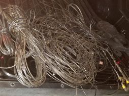 Son asegurados cerca de 300 metros de cable, además de varias herramientas que presuntamente fueron utilizadas para robar el material. ESPECIAL / Policía de Guadalajara