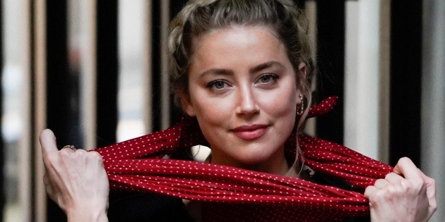 Amber Heard acusa a Johnny Depp de arrojarle botellas como "granadas"