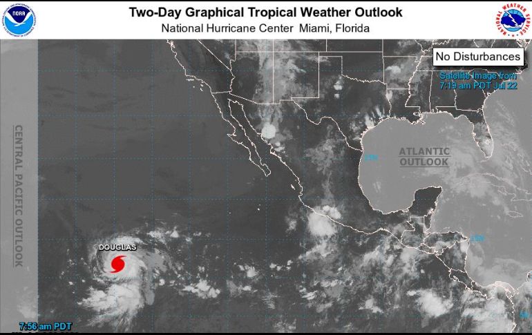 De seguir su trayectoria podría llegar a Hawái el domingo o el lunes, pero los expertos prevén que para ese entonces será una depresión tropical. ESPECIAL / nhc.noaa.gov