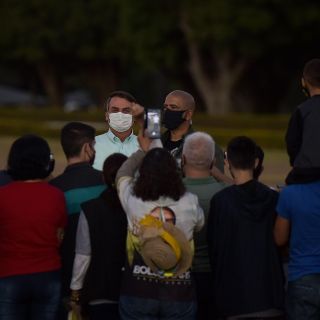 Bolsonaro saluda a seguidores tras nuevo positivo por COVID-19