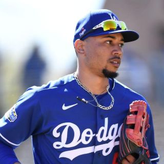 Mookie Betts logra acuerdo millonario