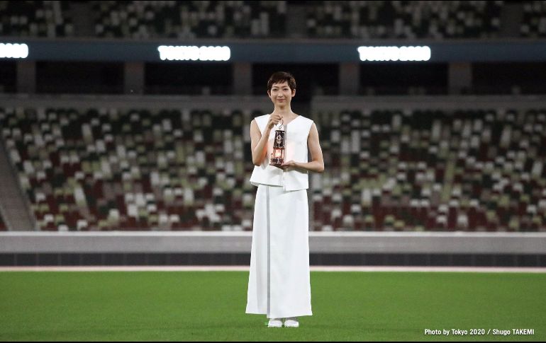 En un movimiento discreto para reconocer el aplazamiento de la justa olímpica, el Comité Organizador publicó un video con la sobreviviente de cáncer y nadadora Rikako Ikee. TWITTER / @Tokyo2020es
