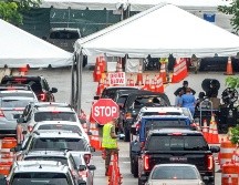 Una toma de muestras para pruebas de coronavirus en Miami Beach. El pronunciado aumento de casos se ha traducido en filas kilométricas en los centros donde se hacen los tests. EFE/C. Herrera-Ulashkevich