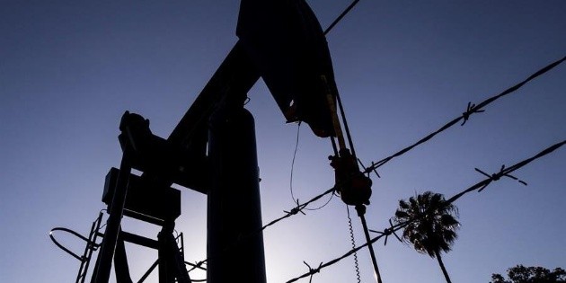 El petr&oacute;leo retrocede por preocupaciones sobre la demanda