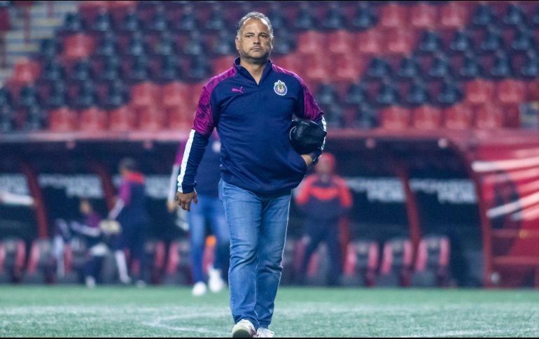 Villa Zevallos estuvo poco más de un año como técnico de Chivas Femenil. Imago7 / ARCHIVO
