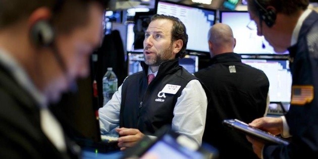 Wall Street baja por cifras de desempleo y tecnol&oacute;gicas