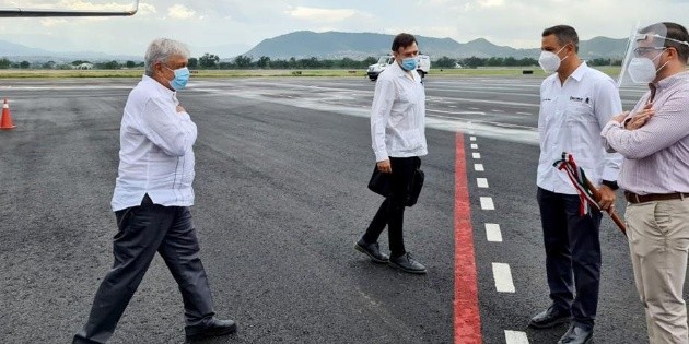 L&oacute;pez Obrador llega a Oaxaca por gira; lo recibe Alejandro Murat