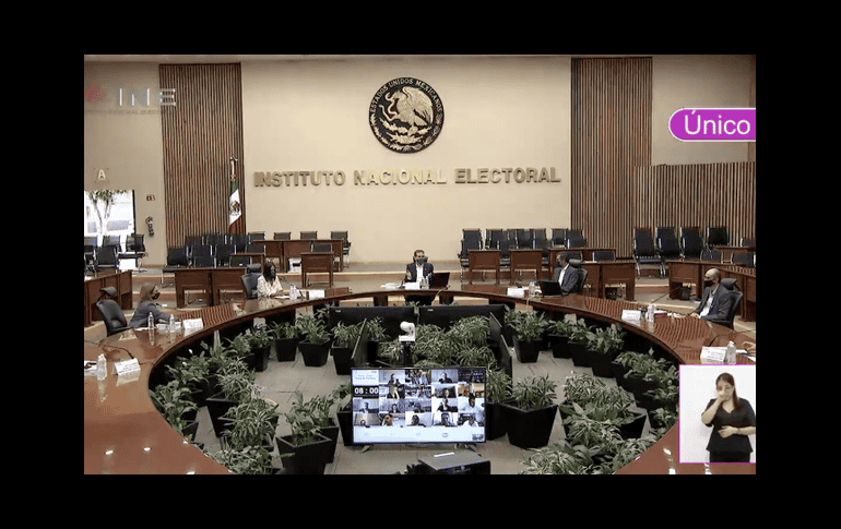 En la sesión, los consejeros se comprometieron mantener los principios rectores de la función electoral: legalidad, certeza, imparcialidad, objetividad, independencia y máxima publicidad. TWITTER/@INEMexico
