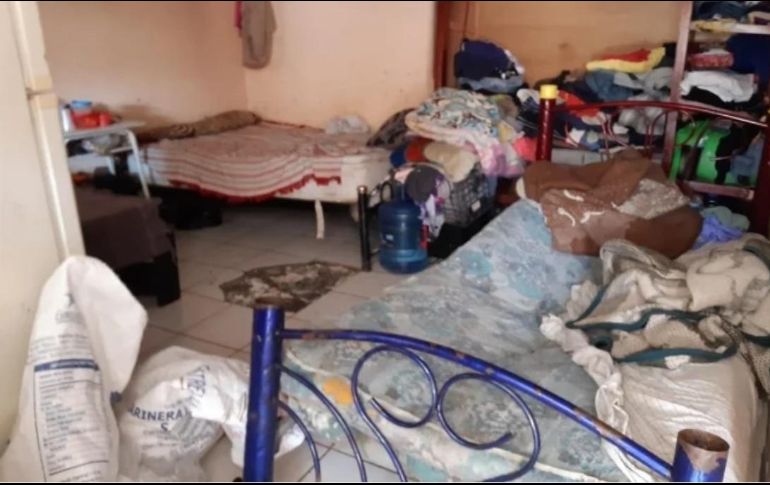 Durante las revisiones, autoridades han encontrado desorden en las habitaciones, alimentos echados a perder y bandejas con desperdicios. ESPECIAL