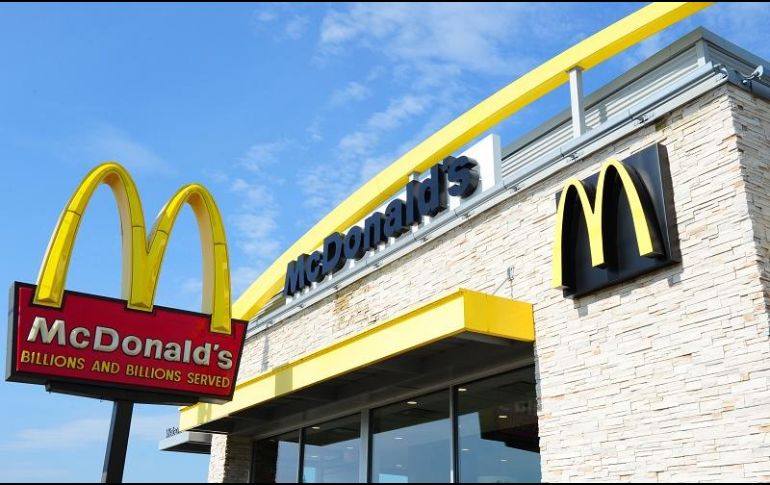 McDonald's deja en suspenso la reapertura de más restaurantes durante otros 30 días. AFP/ARCHIVO