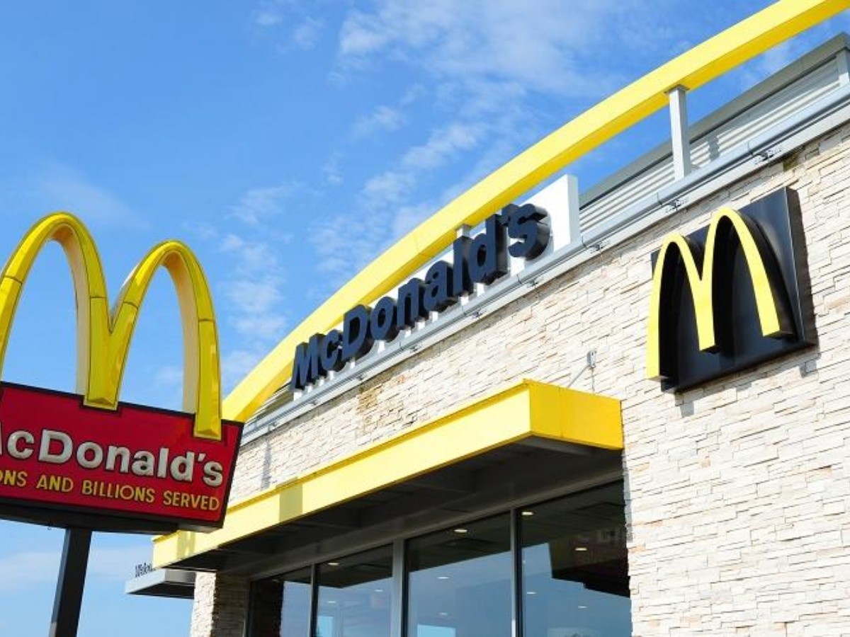  Restaurantes de McDonald's en EU exigirán uso de mascarillas