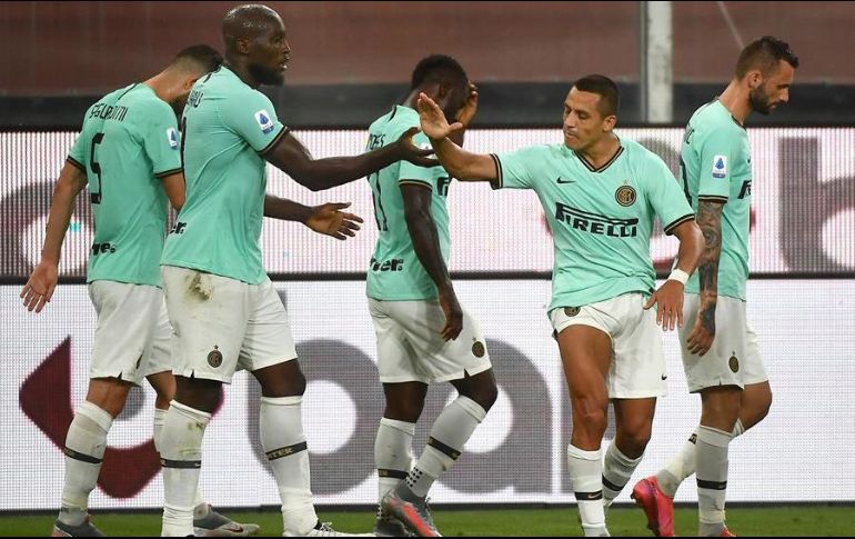 Con este resultado, el Inter se aproxima provisionalmente a cuatro puntos del líder Juventus, que el domingo recibe en Turín a la Sampdoria. EFE/L. Zennaro