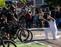 La manifestaciones comenzaron el sábado de manera pacífica con música y cantos de la multitud. AFP / D. Ryder