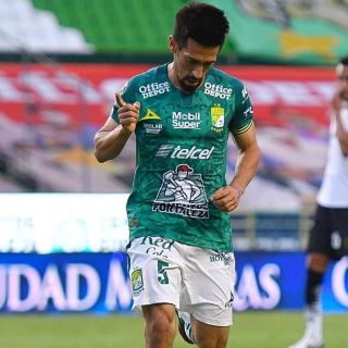 Fernando Navarro, jugador de León,  da positivo a COVID-19