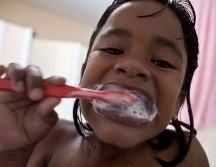 Aunque no lo parezca, lavarse bien los dientes tiene su técnica. GETTY IMAGES
