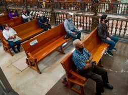 Ahora solo 100 personas como máximo podrán asistir a las misas en la catedral. AFP/C. Cruz