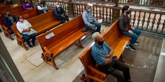 Templos en Ciudad de M&eacute;xico reanundan misas con medidas sanitarias