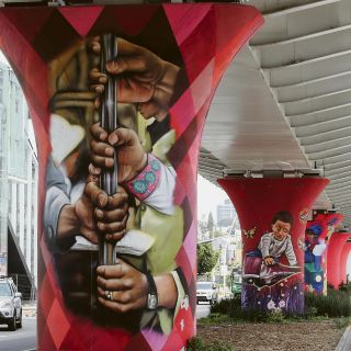 Ven desorden visual por arte urbano en pilares de Línea 3