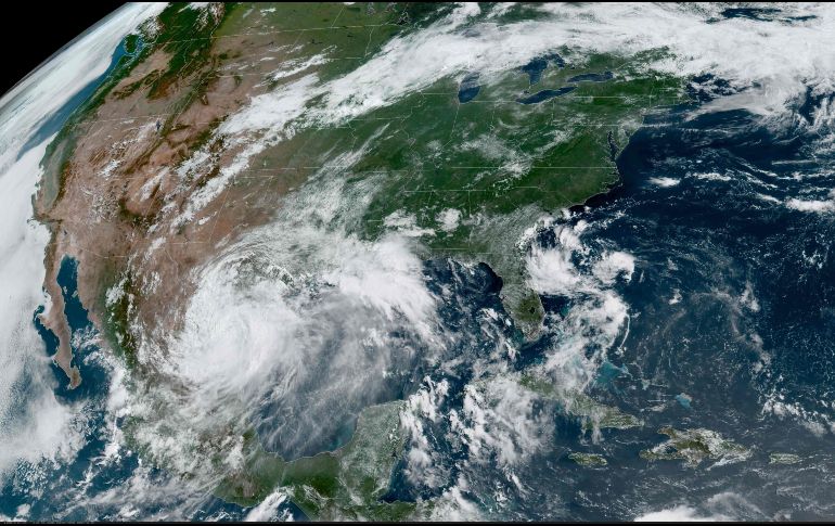 “Hanna” azotó con fuerza las costas del Golfo de Texas con fuertes vientos y lluvias. AFP / RAMMB