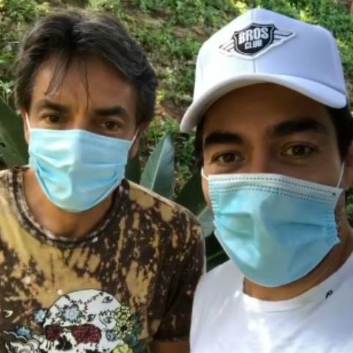 Eugenio Derbez Y Omar Chaparro Se Besan Pero Con Cubrebocas El Informador Francia, 8 de septiembre de 2020gonzalo fuentes / reuters. eugenio derbez y omar chaparro se besan