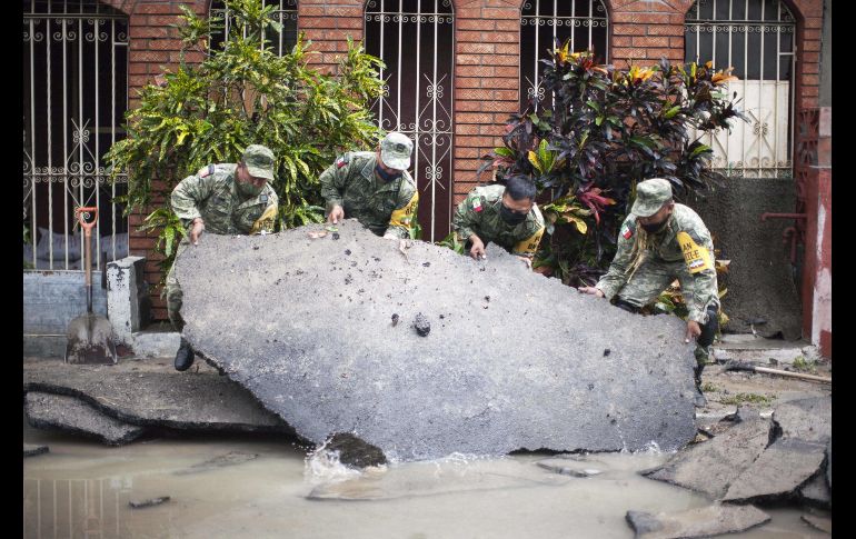 Personal del Ejército aplica el Plan DNIII en apoyo a la población afectada. AFP/J. Aguilar
