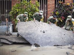 Personal del Ejército aplica el Plan DNIII en apoyo a la población afectada. AFP/J. Aguilar