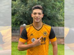 Sin importar los rumores, Jiménez ya se vistió con la nueva camiseta de los Wolves, con mangas en negro como la innovación en la vestimenta. TWITTER / @Wolves