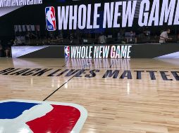 ALZAN LA VOZ. También se espera que otros equipos protesten durante la interpretación del himno nacional. ESPECIAL/@NBA