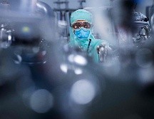 Existe una competencia planetaria por hacerse de las futuras vacunas. AFP/J. Saget