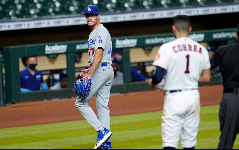 Los Dodgers ganaban 5-2 cuando el relevista Joe Kelly realizó lanzamientos altos y estrechos a las estrellas Alex Bregman y Carlos Correa en la sexta entrada. AP / D. J. Phillip