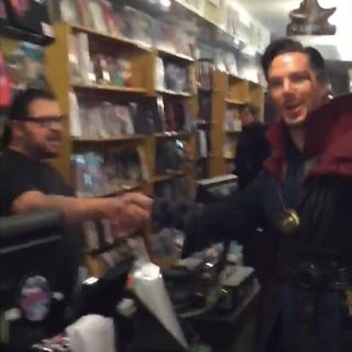"Doctor Strange" sorprende a fans en tienda de cómics