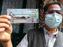 El Mandatario señala que desde el lunes pasado cuando se presentó el avión se reactivó lo de la venta de los billetes, de los cachitos. SUN / B. Fregoso