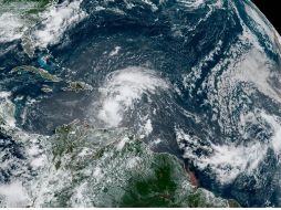 Autoridades informaron que el ciclón 9 avanza con vientos máximos sostenidos de 75 kilómetros por hora. EFE / NHC