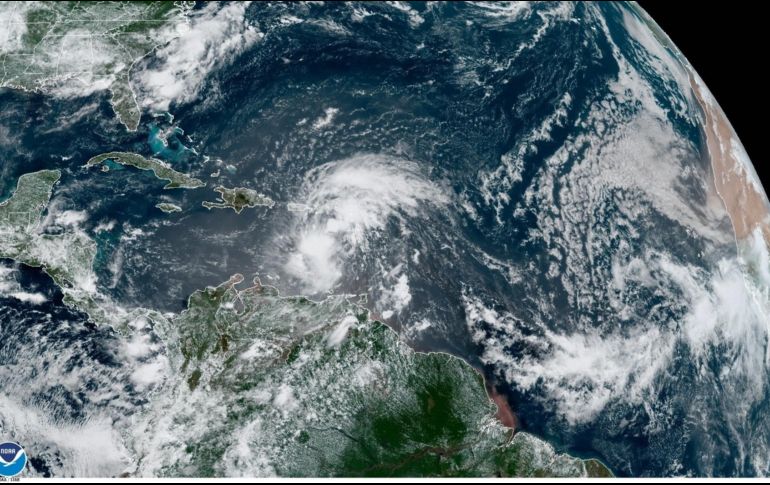 Autoridades informaron que el ciclón 9 avanza con vientos máximos sostenidos de 75 kilómetros por hora. EFE / NHC