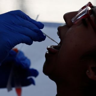 Empresas de más de 100 trabajadores en CDMX deberán hacer pruebas COVID-19